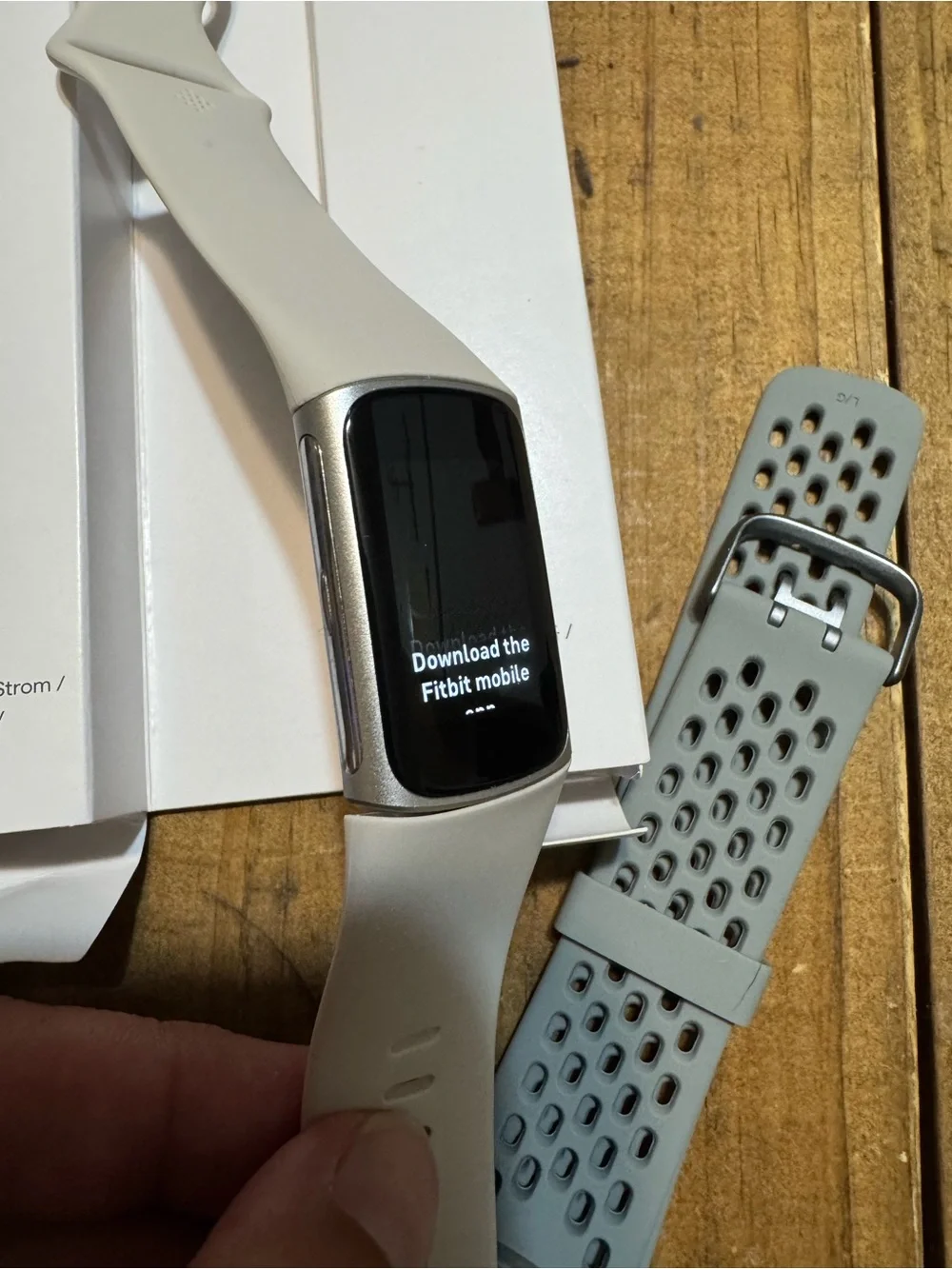 fitbit Charge 5 in Soft Cream with Light Gray Sport Band